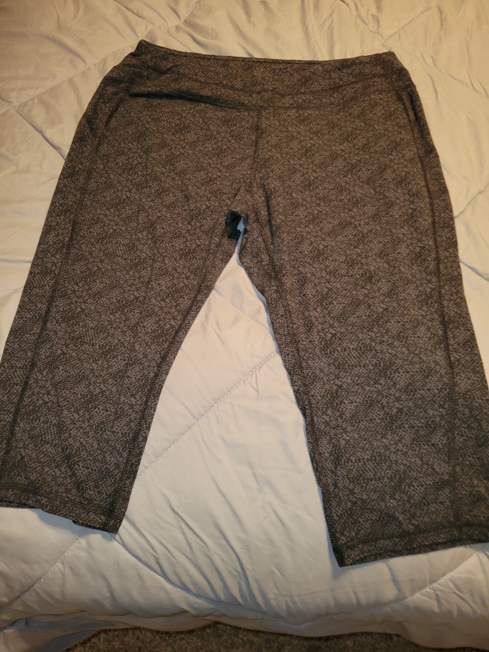 tek gear Black And Grey Capri Leggings with Hidden Pockey